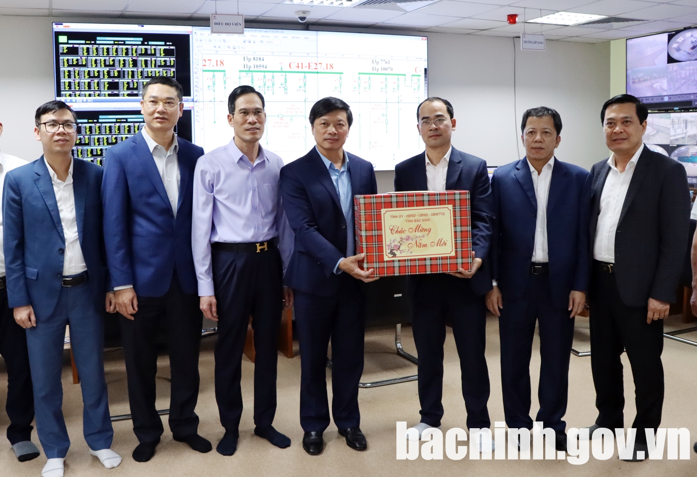 Phó Chủ tịch UBND tỉnh thăm, chúc Tết Công ty Điện lực và Công ty cổ phần nước sạch Bắc Ninh